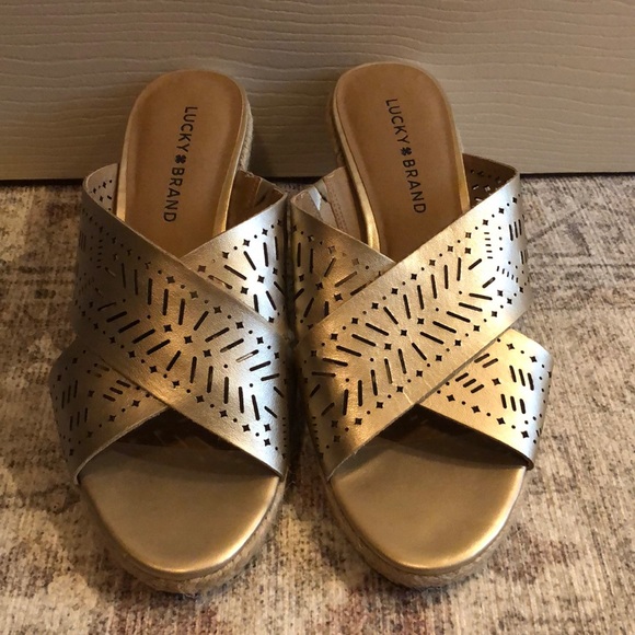 Lucky Brand Gold Wedges - Picture 1 of 4